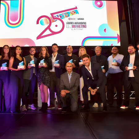 Líderes e Influyentes del Marketing awards on stage